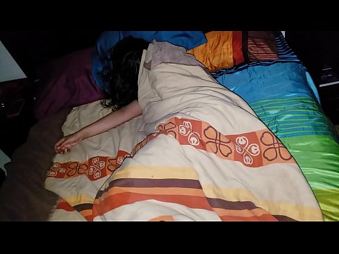 ❤️ सौतेनी आमा सुतेको बेला आफ्नी जवान सौतेनी आमालाई पिट्दै। ☑ गुदा अश्लील ❌️